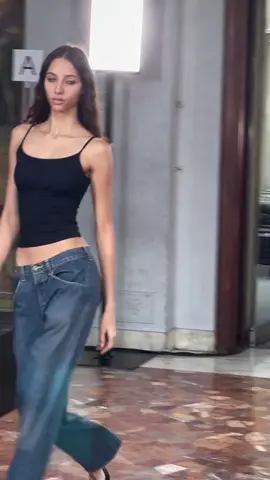 #yasminwijnaldum walking before runway  #catwalk #Runway #fashion #global 