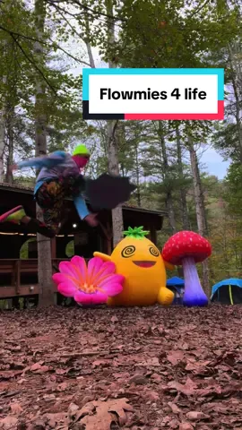 Come #flowstar with me #flowarts #foryoupage  #rave #musicfestival watch Otis Bucketz kill it with a beautiful set of tricks 