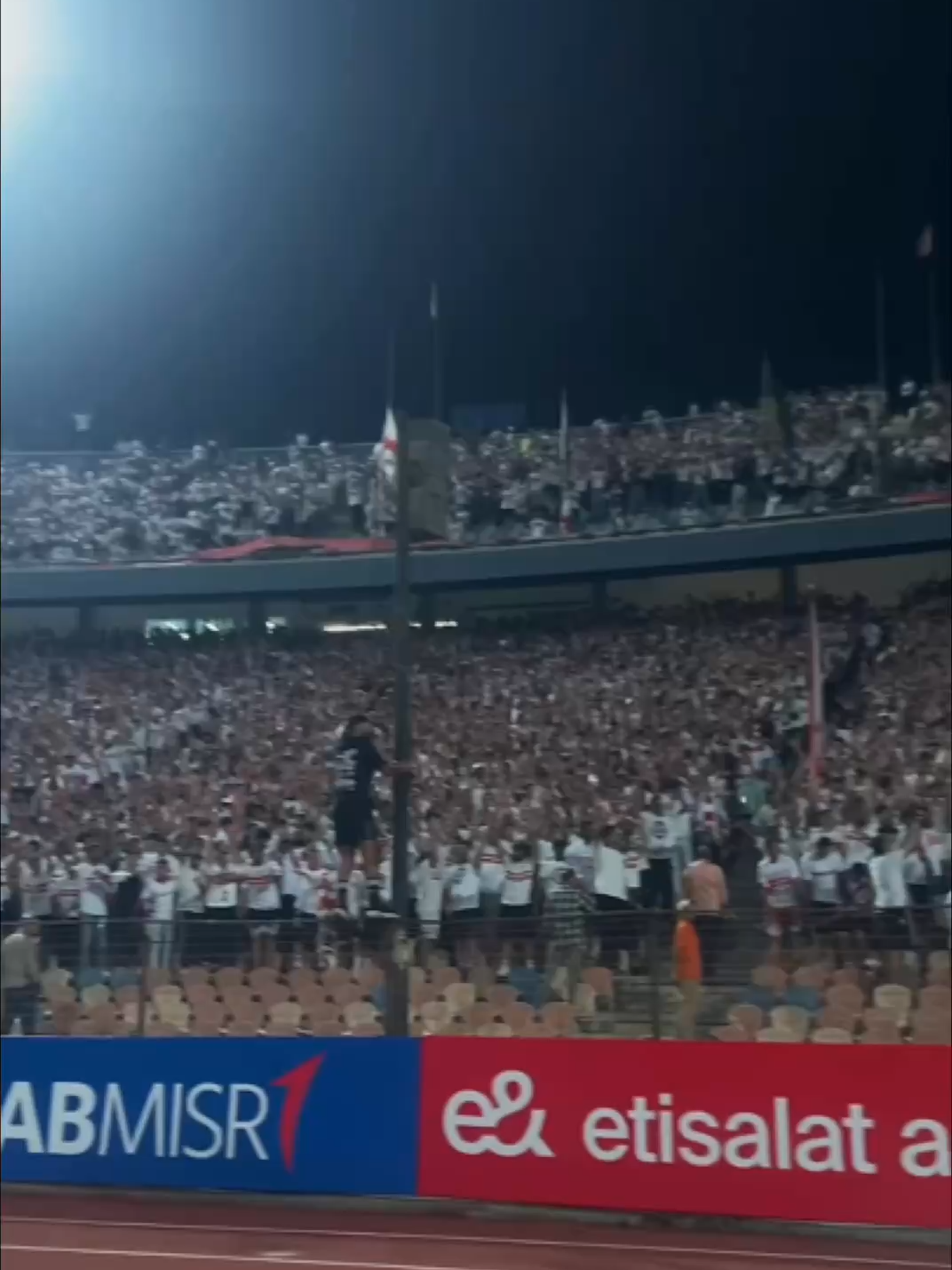 مدرجات ستاد القاهرة تهتز بصوت الكورفا سود 💪⚪️ #Zamalek | #MostTitledIn20C | #الزمالك_أولًا | #أكبر_قلعة_رياضية #sportsontiktok#sportstiktok