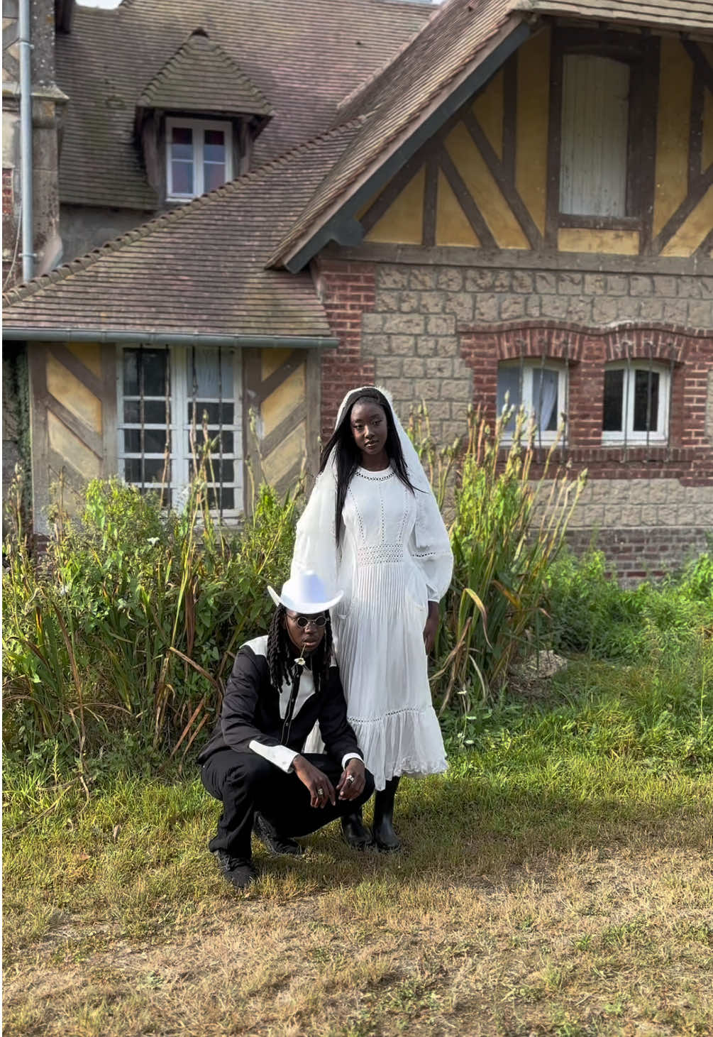 Tu peux brûler les fleurs  que j’t’ai offertes… 🥀🖤 #stillfresh #paradise #newsong 