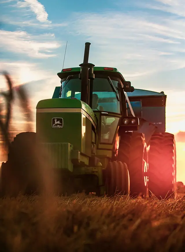 My favorite harvest contest photos submitted so far! 🤘 View the #linkinbio for more info on how you can enter. #harvest2025 #farming #johndeere #heritagetractor 