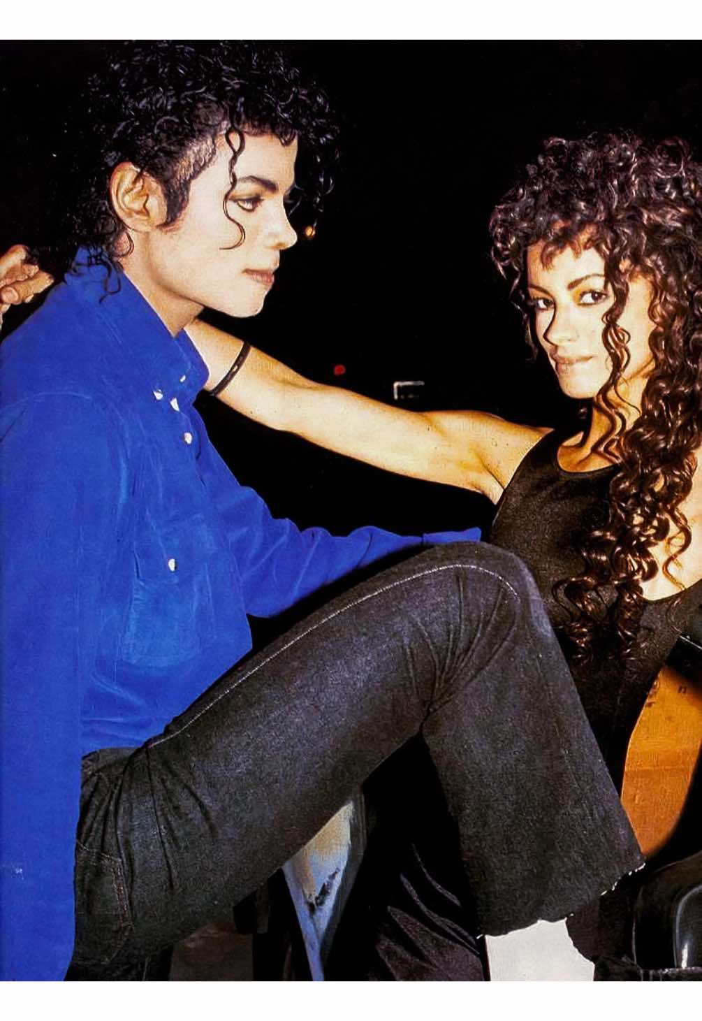 Throwback of when Michael brought Tatiana to the Encino home to meet his family. Joe Jackson also shares memories of meeting Tatiana after Brooke went off to college to pursue her bachelor’s degree. #tatianathumbtzen #michaeljackson #badera #joejackson #1980s 