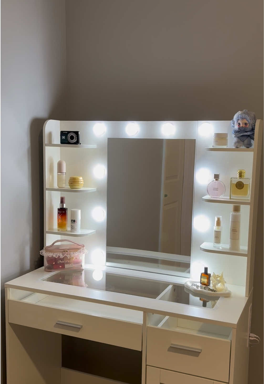 High-quality, affordable & sooo much storage.🪞✨ @HOMEWAY #vanity #vanitymirror #makeupvanity #ledlights #vanitywithlights 