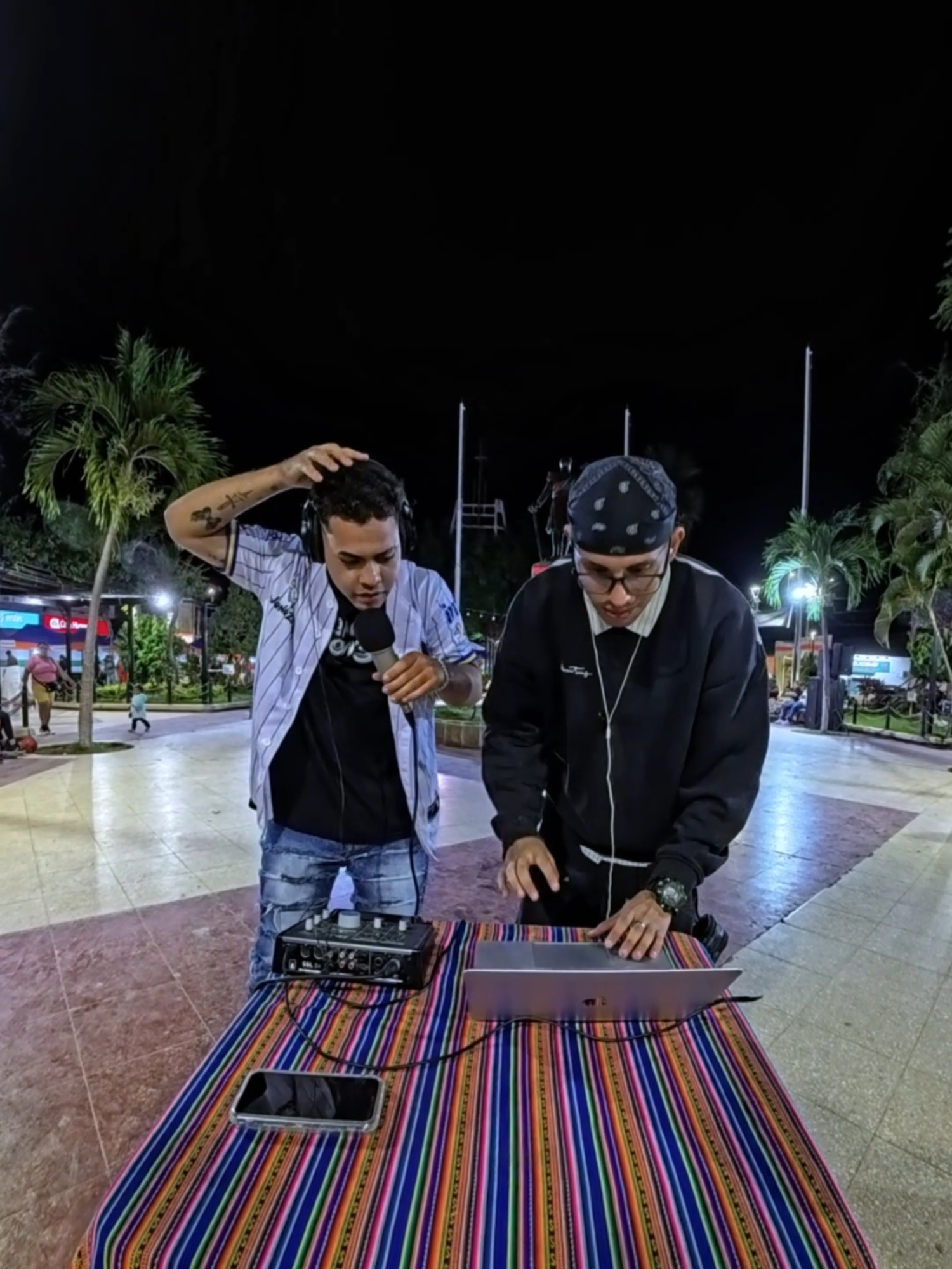Hoy tuvimos de invitado a @themgoficial1 (Audio 100% en vivo). El video fue realizado en Chulucanas con el artista venezolano 