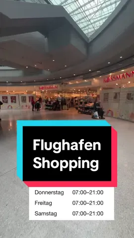 Antwort auf @Carolin Schneider Zahnbürste vergessen? Hunger vorm Boarding? Oder mal wieder kein Ladekabel dabei? 😅 Am Flughafen Frankfurt gibt’s wirklich ALLES! Von Rossmann über Rewe bis hin zur Apotheke.Heute ein kleiner Rundgang durch den Flughafen! Selbst Snacks und Sushi dürfen mit durch die Sicherheitskontrolle ins Handgepäck. Nur eins solltet ihr wirklich nicht vergessen: den Reisepass. 😉✈️ Guten Flug & always happy landings! #traveltips #flugbegleiterin #airport #travelhacks #reisen 