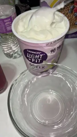 I love a good yogurt concoction! #snack #latenight #healthy #healthyrecipes #fypシ 