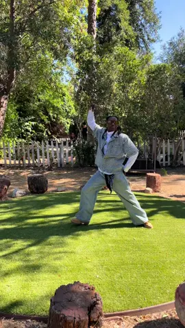 ‘BELLY DANCE’ by @NOAH NOAH OUT NOWWWWW👀✨🙆🏾‍♂️ you might see a familiar face💌 #noahnoah #bellydance #noahurrea 