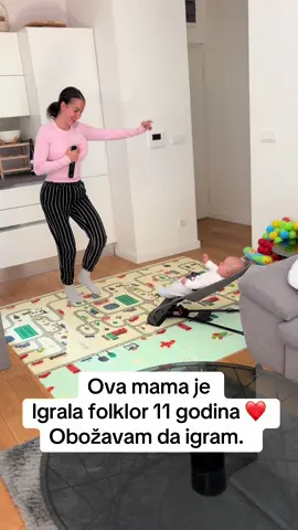 Nisam dugo igrala .. pa sam juče  odigrala vlaško kolo njemu 😅❤️❤️#baby #mam #Love #folklore 