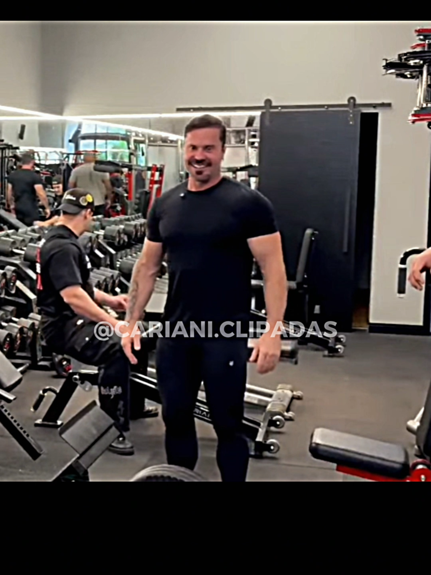 Eles são criativos demais kkkkk  #cariani #renatocariani #balestrin #humor