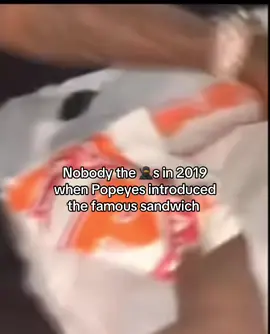 Reselling sandwiches is crazy😭😭. #fyp #popeyes #2019 #popeyeschickensandwich #funnyvideos 