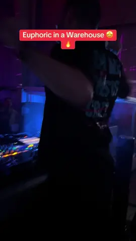 De l’Euphoric dans un Warehouse Techno 😛 #Hardstyle #Euphoric #Festival @WastedPenguinz #warehouse #Techno 
