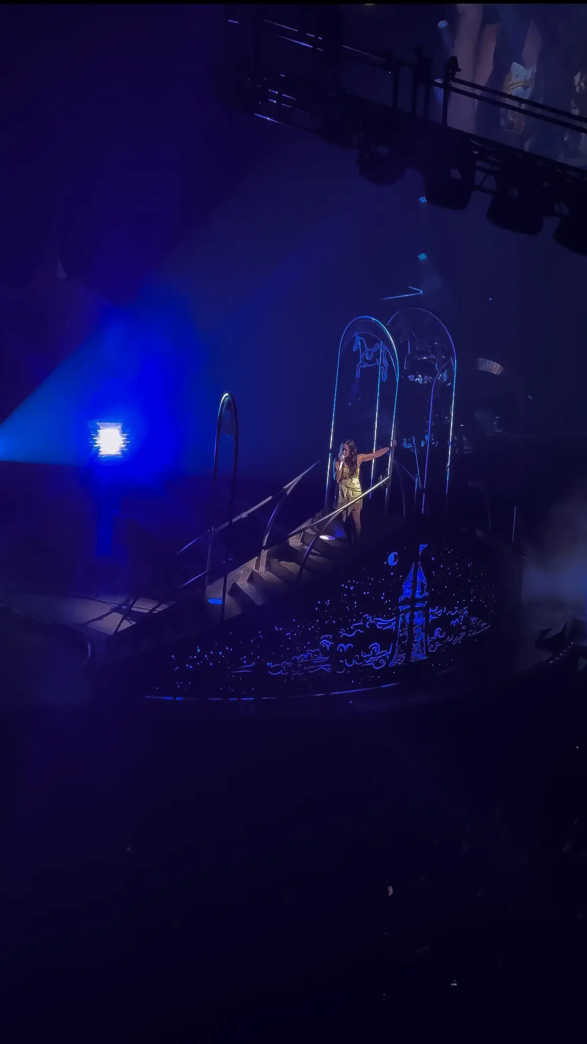 A Matter of Time Tour 💫🕰️🩰🏰🎠 #fyp#laufey#amatteroftime#laufeyconcert#lauvers @laufey @laufeyland 