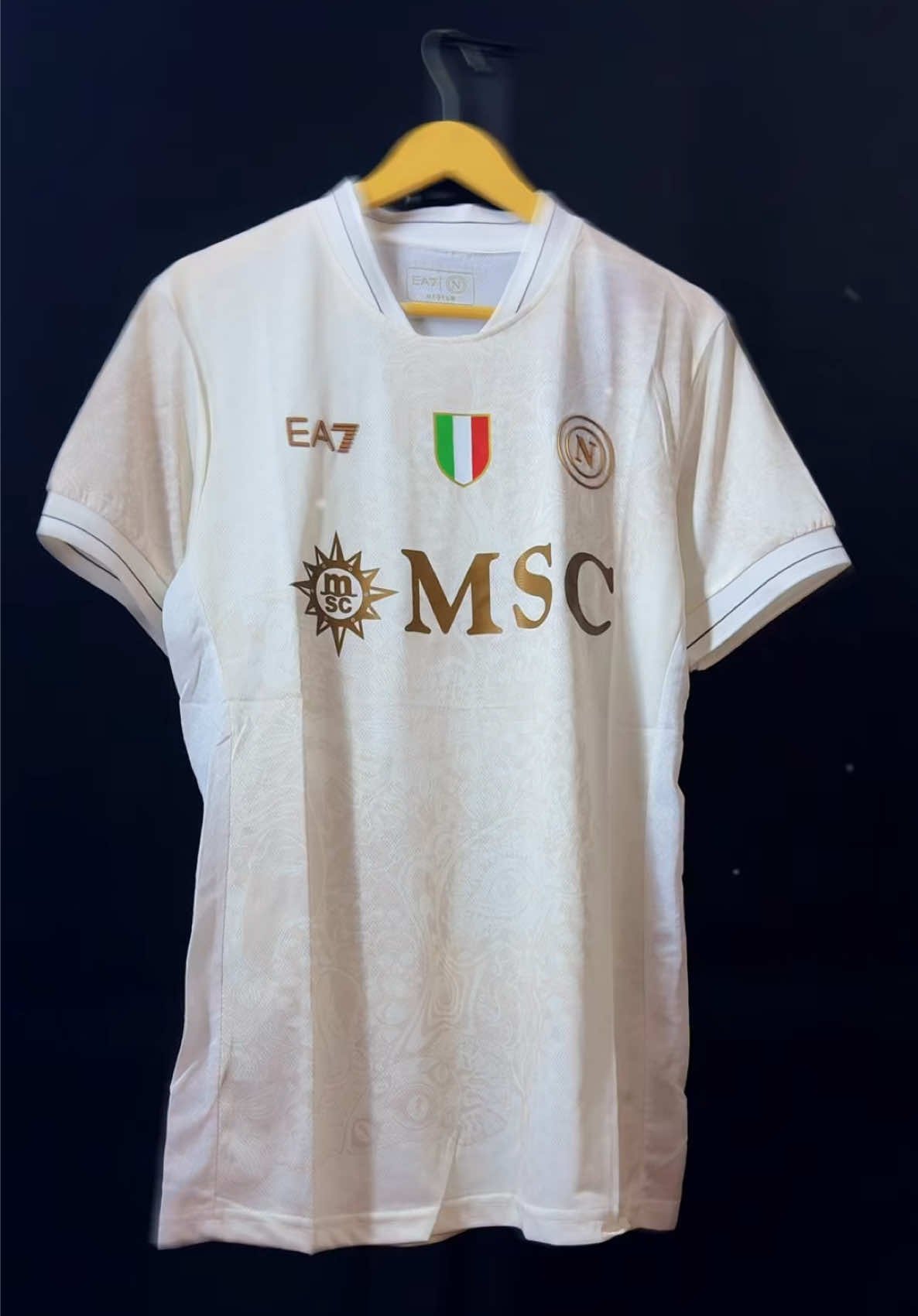 ⚽️ Napoli Visitante 25/26 ✅ Contactáctanos: ⑨⑥②⑧⑨①⑨⑨③ 🙌 O ingrese al 🔗 de nuestra biografía. 🏆 Camiseta importada versión jugador #Camisetas #camisetasdefutbol #peloteros #futbol⚽️ #napoli 
