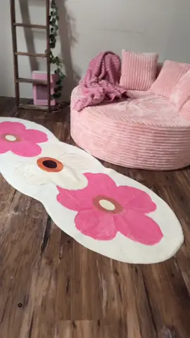 Low stock on this rug get yours #rug #flowerrug #girlroom #pinkrug #oviosfurniture 