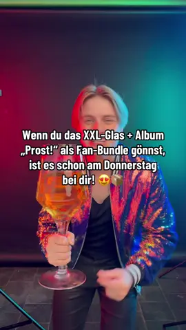 Schicke das jemandem, der das Glas braucht!😂🍷 #prost #vincentgross #wein #drinks #merch 