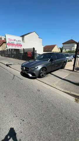 Mercedes-Benz Classe E Break 63 AMG S 612CH 4MATIC+ 9G-TRONIC 02/2018 171572km Retrouvez toutes les informations du véhicule ainsi que son tarif sur notre site internet WWW.SELFAUTO.FR — ☎️0169449900 ———— SELF AUTO ———— 54 Avenue du général de Gaulle 91170 VIRY CHATILLON Du lundi au vendredi 9h00 -13h00 / 14h00 - 18h30 Le samedi 9h00 - 12h30 / 14h00 - 18h30 ☎️0169449900 📱WhatsApp en cliquant sur ce lien : https://wa.me/message/4YKCQ3VQXA4SB1 #car #occasion #cardealer #selfauto #garage          