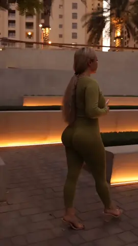 NYC street style unlocked 🗽💄 Concrete runway ready. #NYC #StreetStyle #UrbanChic #Fashion #CityLife