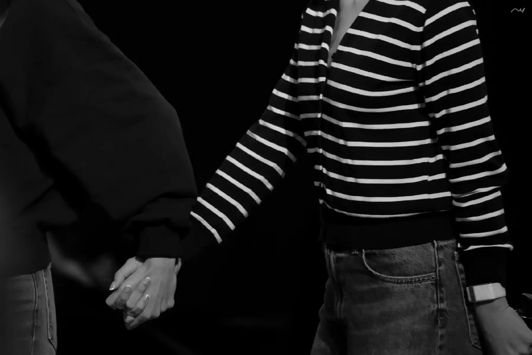 Mới 9 tháng thôi mà cứ ngỡ đây là cái ôm và nắm tay nhau của hai người đã cùng nhau trải qua 10 năm thanh xuân cuộc đời🥹 #ลีน่าหมิว #lenamiu #mysafezoneseries  #xuhuong #fyp 