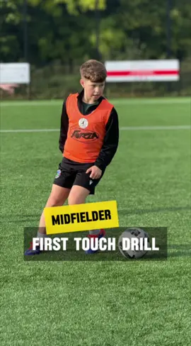 Midfielders you have to try these drills to improve your first touch ⚽️🙌#football #coach #footballtiktok #shooting #Soccer 
