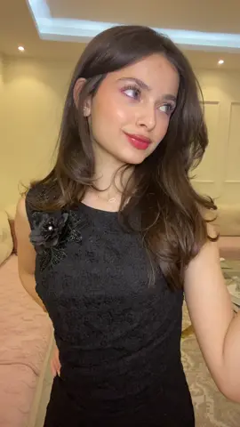 تذكرتووو الاغنية كانت ادمان بالشتاء 🥹🖤الفستان من @هيلة لا تنسون كود خصمي i15 #foryoupage #fyp #اكسبلور #فساتين 