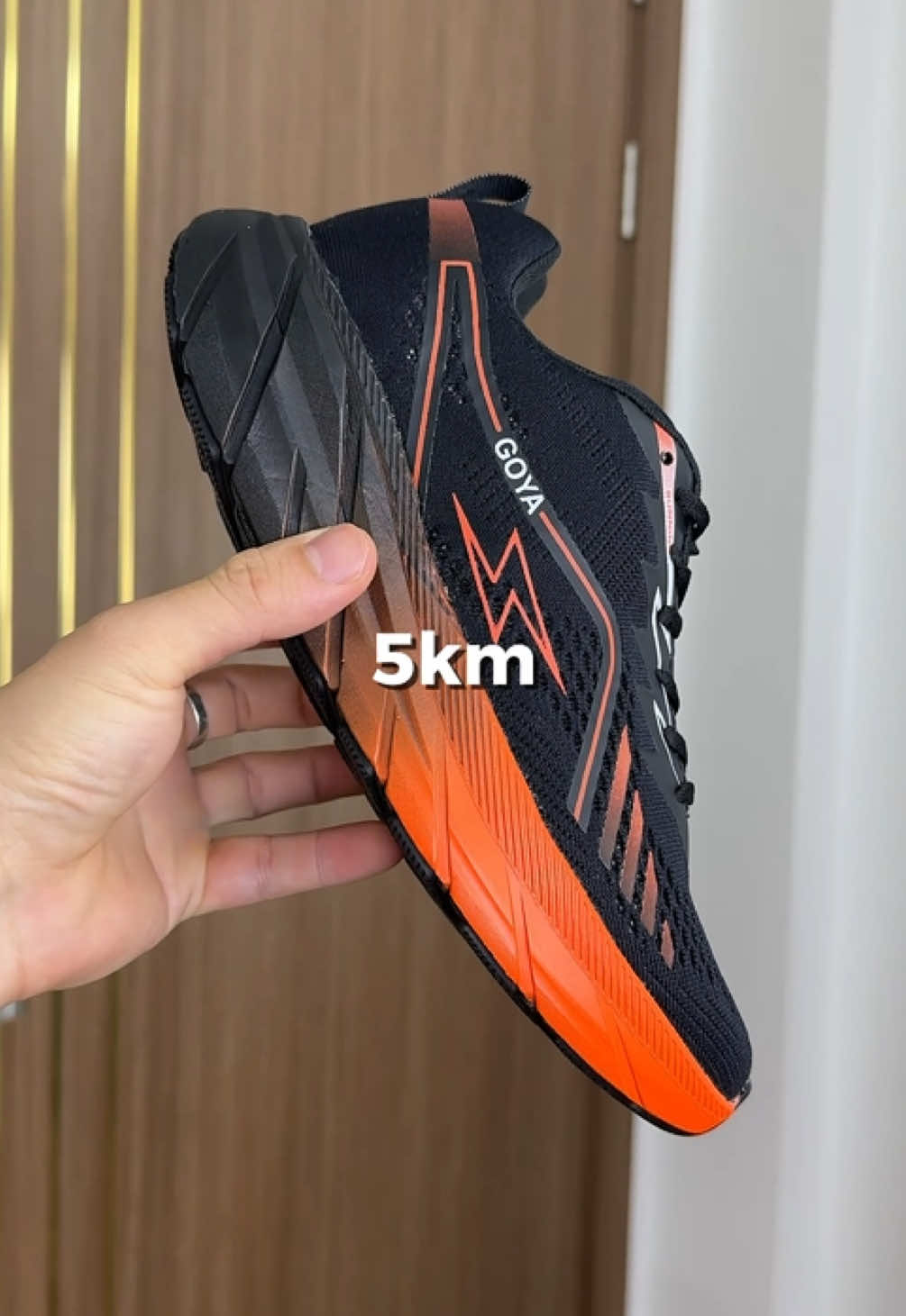 Siêu nhẹ chỉ 215g 1 chiếc, dễ mang, công nghệ meta rocket, bảo hành 365 ngày. ae trải nghiệm nha  #giaythethao #giaychinhhang #giaychaybogoya #giaychaybo #goya 