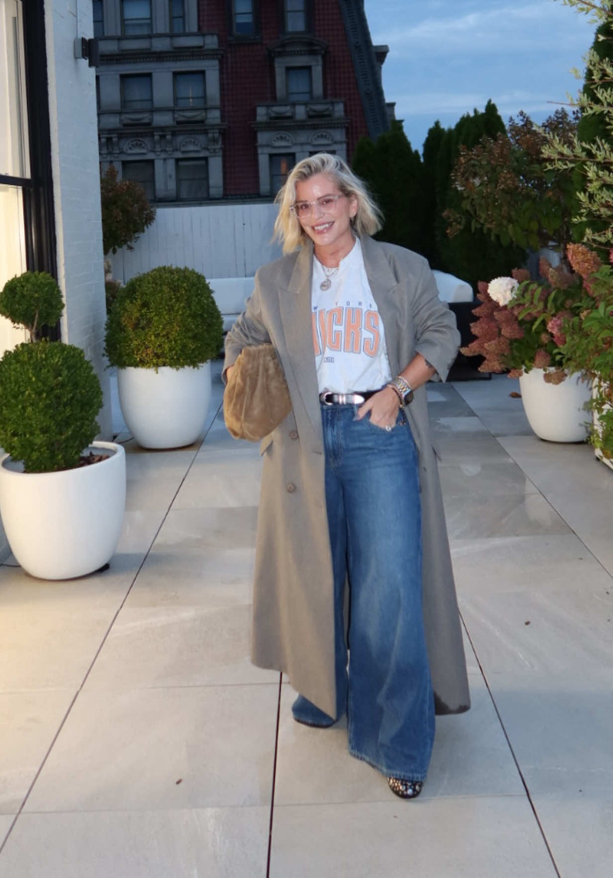 I’m learning that style doesn’t need to be complicated. Give me a Knicks Tee, an oversized coat, some studded shoes and a mochi bag and we in that thing! Lip gloss: @YSEBeauty  Coat: @The Frankie Shop jeans @Gap shoes @khaite_ny bag @Parker Thatch Belt: Nation LA jewelry @Gabriel & Co and Dorsey  Style over 40, over 40 style inspiration  . #over40style #nyccontentcreator #ysebeauty #thefrankieshop 