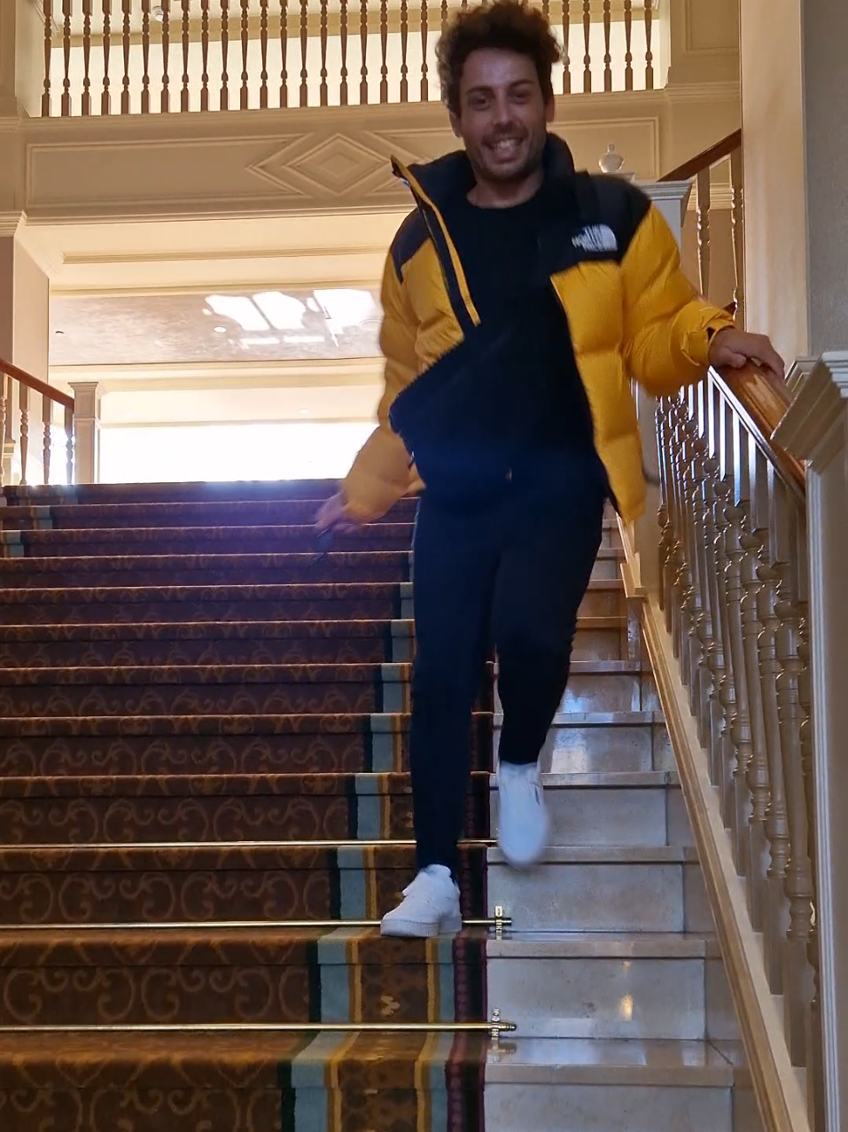 Su instagram tutti i video ❤️ ci trovate scrivendo Daniele.Kekko #CasaMezzoKg é andata a @Disneyland Paris ✨ 
