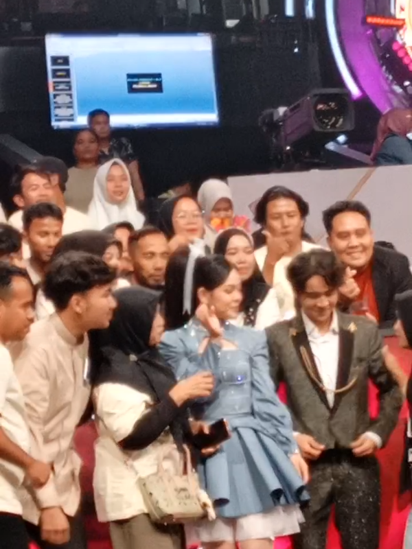perjuangan ayah dan ibunya ARBIL datang ke tempat studio 5 Indosiar. #indosiar #arbilda7 #da7  #melly #syaqirahda7 