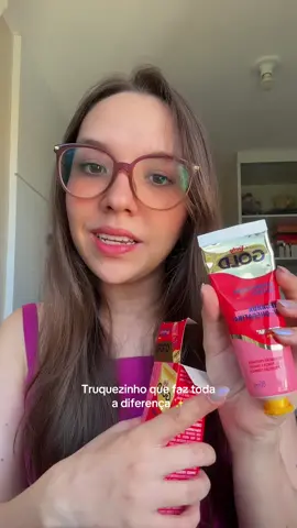 Truquezinho que faz toda a diferença na hora da hidratação: misturar a Queratina de Niely Gold com a máscara de tratamento 💕 O resultado? Fios mais fortes, reparados e com aquele brilho extra que a gente ama! 💛 Já testou desse jeito? Me conta aqui nos comentários 👇 #queratinagold @Niely #queratina #cabelos #truque 