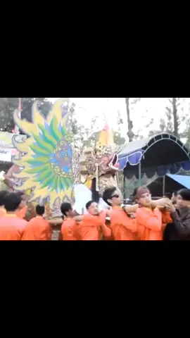 Kiblat e garuda ana ning desa Serang klangenan yah #arakarakan #arakarakancirebon #cirebonpride🏴‍☠️ #cirebontiktok 