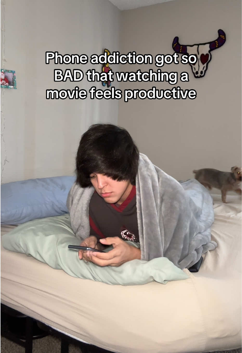 Mom was right it is that DAMN phone 🙃 #fyp #foryou #viral #phone #addiction 
