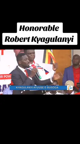 Honorable Robert Kyagulanyi Ssentamu addresses his supporters during his campaign rally in Jinja #bobiwineuganda✊✊✊✊✊✊ #kyagulanyirobertssentamu #honkyagulanyi #jinja #nup 
