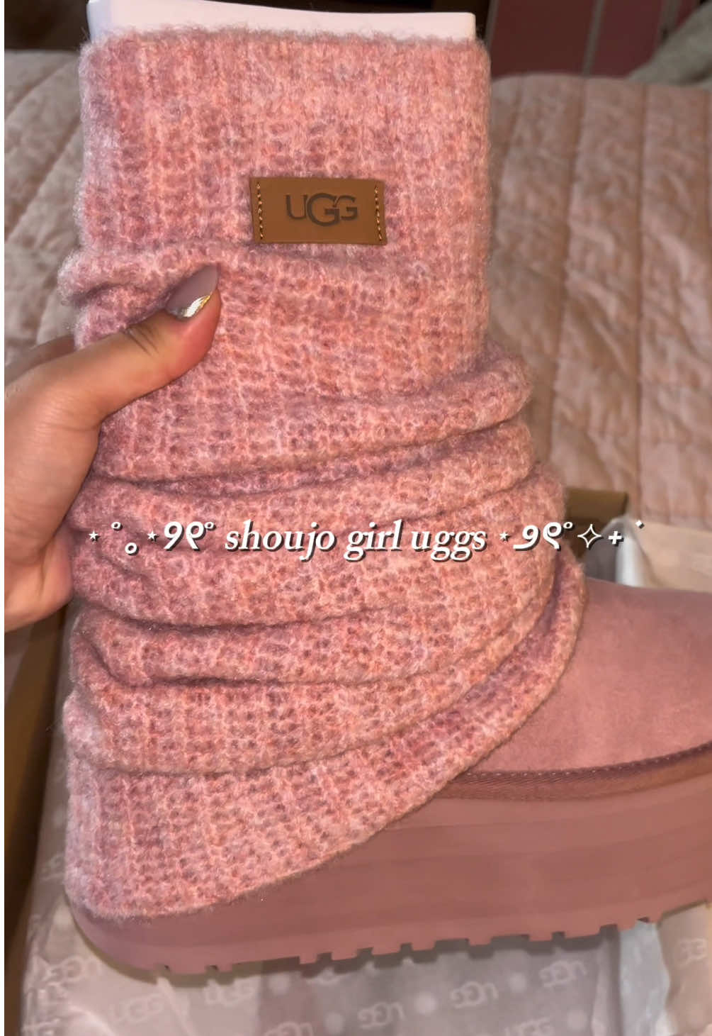 i feel so pretty and shoujo girl in these uggs 🥰🩷 #fyp #uggs #shoujogirl #legwarmers #xyzbca 