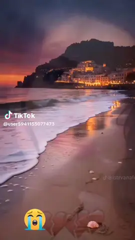 ولكنهم لم يخبرونا أن الحياة قاسية إلى هذه الدرجة ..وأن لحظات الهنا فيها تائهة بين أيام من العناء .!!م يخبرونا يا صديقي أنها لا تليق بالطيبين .!!💔