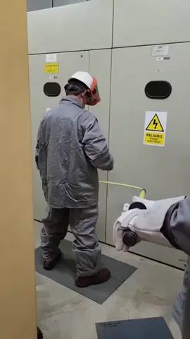 Rate the safety  #lineman #electrical #switch #electrician 