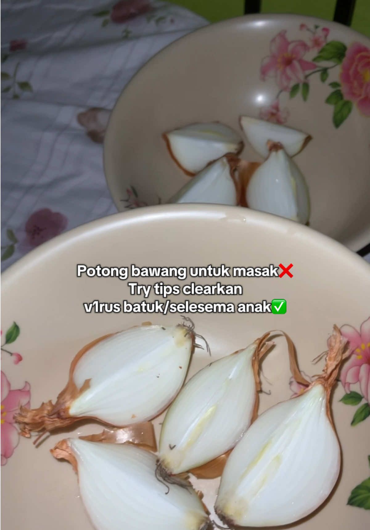 I don’t know how but Alhamdulillah it worked for my daughter💗‼️##petuabawang##letakbawangdalambilik##demam#anakdemamselesema