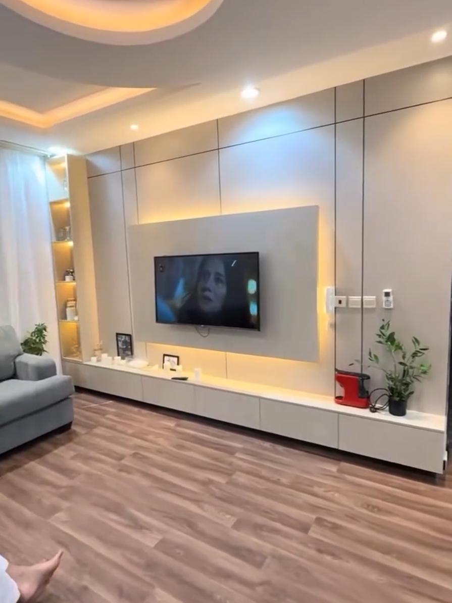 تصميم و تطبيق ديكورات الداخلية و الخارجية للمنازل 🏡🏬🏘️  نوفر لكم طاقم إحترافي  👨‍🔧 Équipée professionnelle  #تجديدات و #نصائح  شركة #Rénovations #Maison  & #Astuces متخصصة في أشغال البناء تعمل في جميع أنحاء الوطن اكتسبنا الخبرة اللازمة في هذا المجال لتقديم إجابات واضحة ودقيقة هتافات لمختلف عملائنا👌👌. ‏  . . مشروع من الألف إلى الياء 🎈🎈 الشركة متخصصة بشكل رئيسي في الأنشطة التالية : 👇👇 ▶️ الهدم 🔨⚒️ ▶️ صناعة المطابخ و دريسينڨ🛏️🪑 ▶️تركيب جميع انواع الابواب (قطاعي، pvc، معدن وخشب). 🚪 🚪 ▶️ أغطية أرضية و جدارية (أجهزة صحية و رياضية). 🏠 ▶️ تركيب الطوب  ▶️بلاكو بلاتر  ▶️ الطلاء  ▶️ أجهزة الانذار و كميرات المراقبة  ▶️تركيب الحجرة والديكور بانواعه و تركيب كل أنواع السيراميك  ▶️ الترصيص 🚽💧 🛁 ▶️كهرباء 🛸 عادية و دوموتيك بيوت الذكية                                 ‏‎👇للحجز أو الأستفسار أتصل على الأرقام التالية: ‏📧: Adresse e-mail  renovationmaisonastuce@gmail.com   0556253252 viber WhatsApp   0799494930 imo