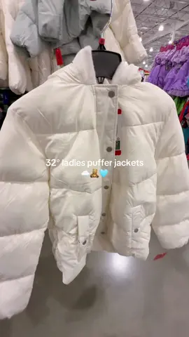 these 32° ladies puffer jackets are back at Costco for just $24.99! Available in Cloud, White, and Baby Blue—perfect cozy colors for fall and winter ❄️✨ #costcofinds #pufferjacket 
