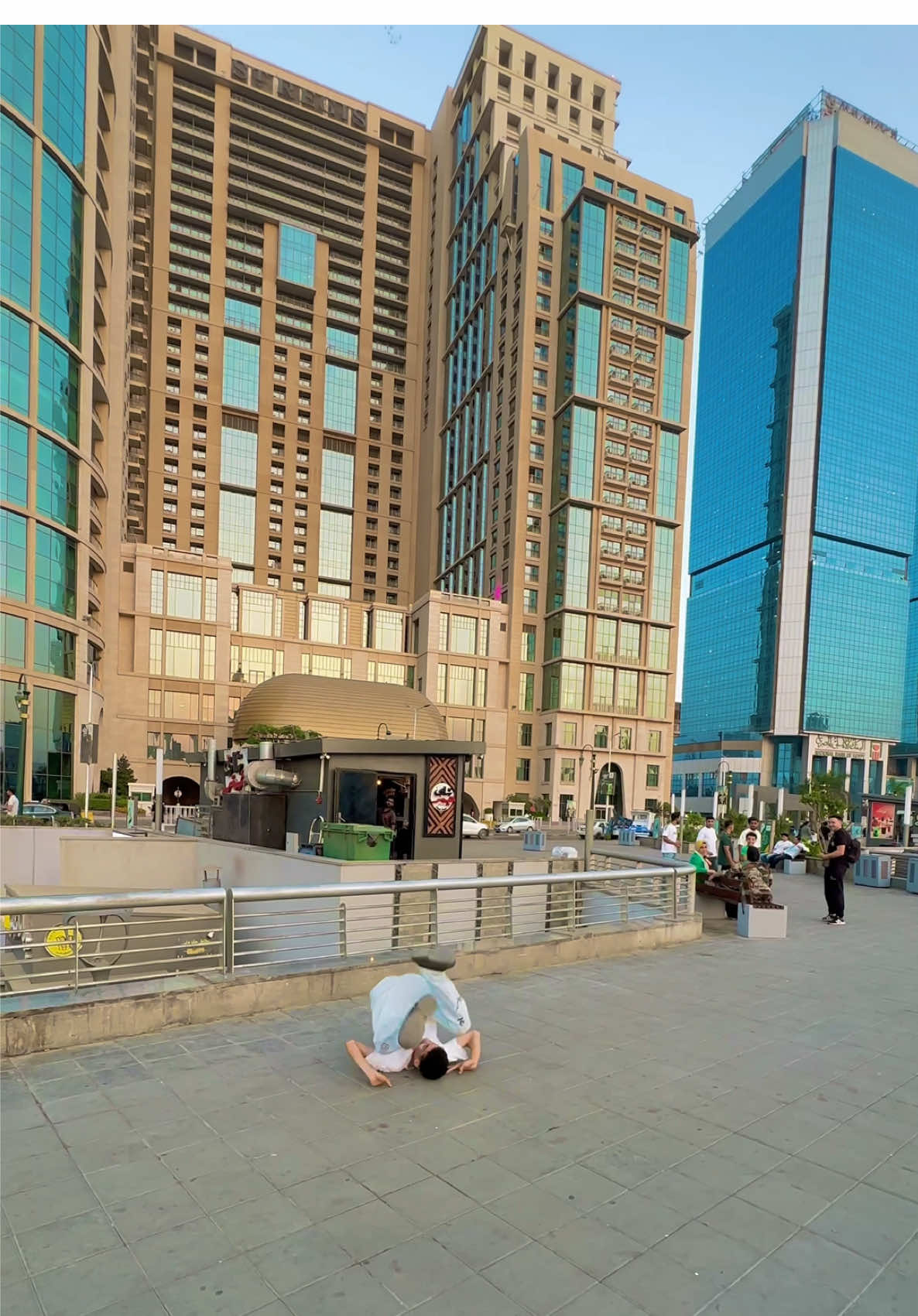 واحنا صغيرين كنا بنلعب عريس وعروسة👰‍♀️🤵‍♂️🤥😂دلوقتي بعد مكبرنا بتعدي من قدامي ولا كاني كنت جوزها👩‍❤️‍💋‍👨💔🥺🤥😂#الشعب_الصيني_ماله_حل😂😂 #ضحك #علوه #اكسبلور #جديد #علوة_ابو_منخير_حلوة #كوميدي #ترند #اضحك #اشهر_واحد_ف_الكوميديا #مضحكه #عريس #عروسة 