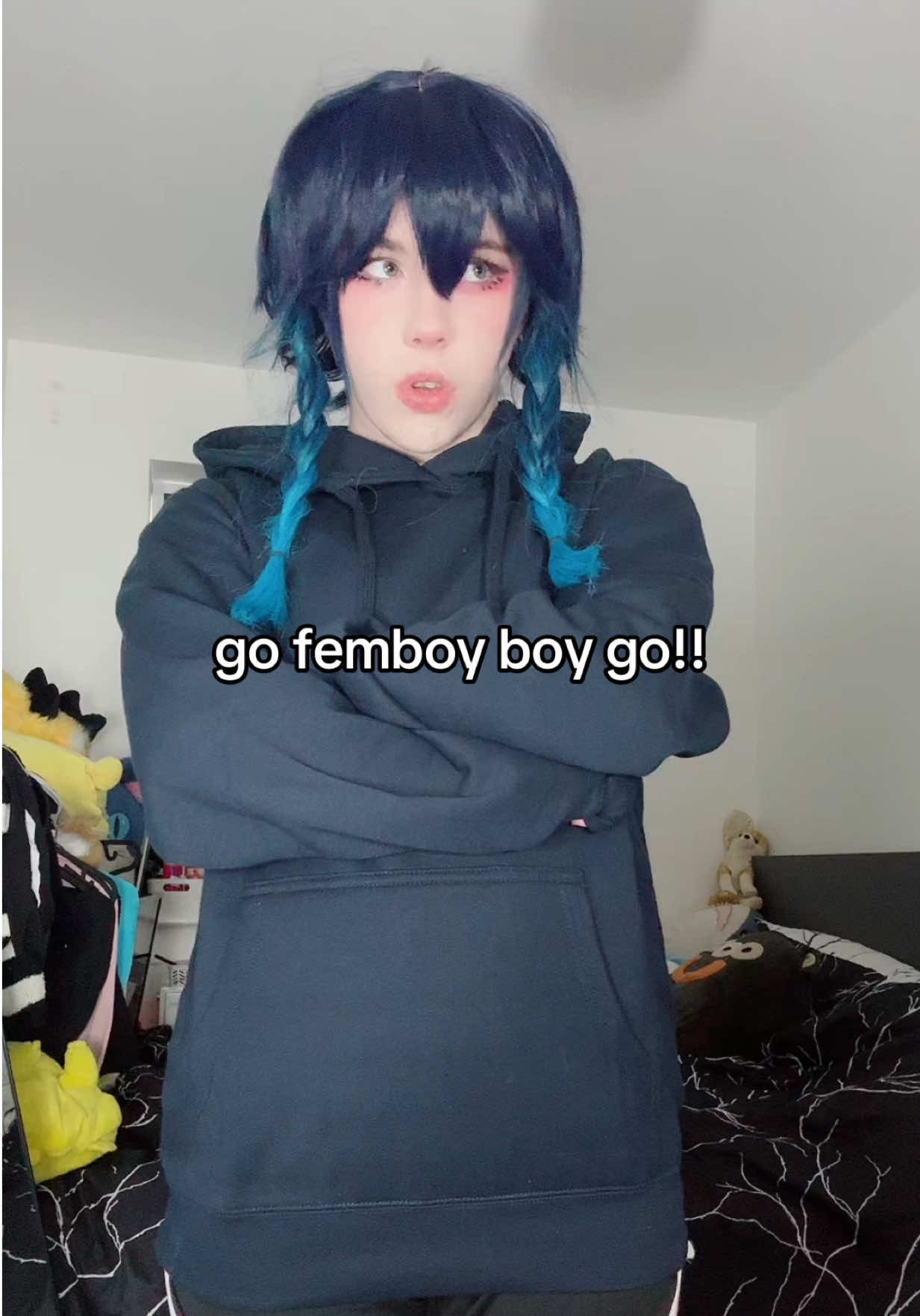 Venti doing white boi dance #venticosplay #femboy