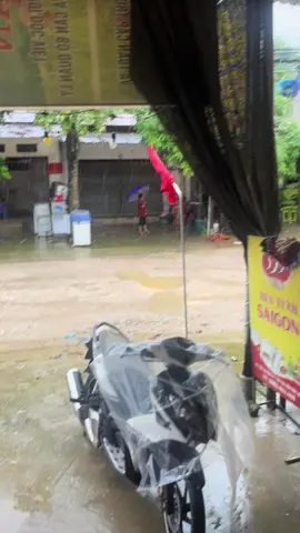 Ôi cuộc đời thảo nào bão mãi Ko ngừng 🤣🤣