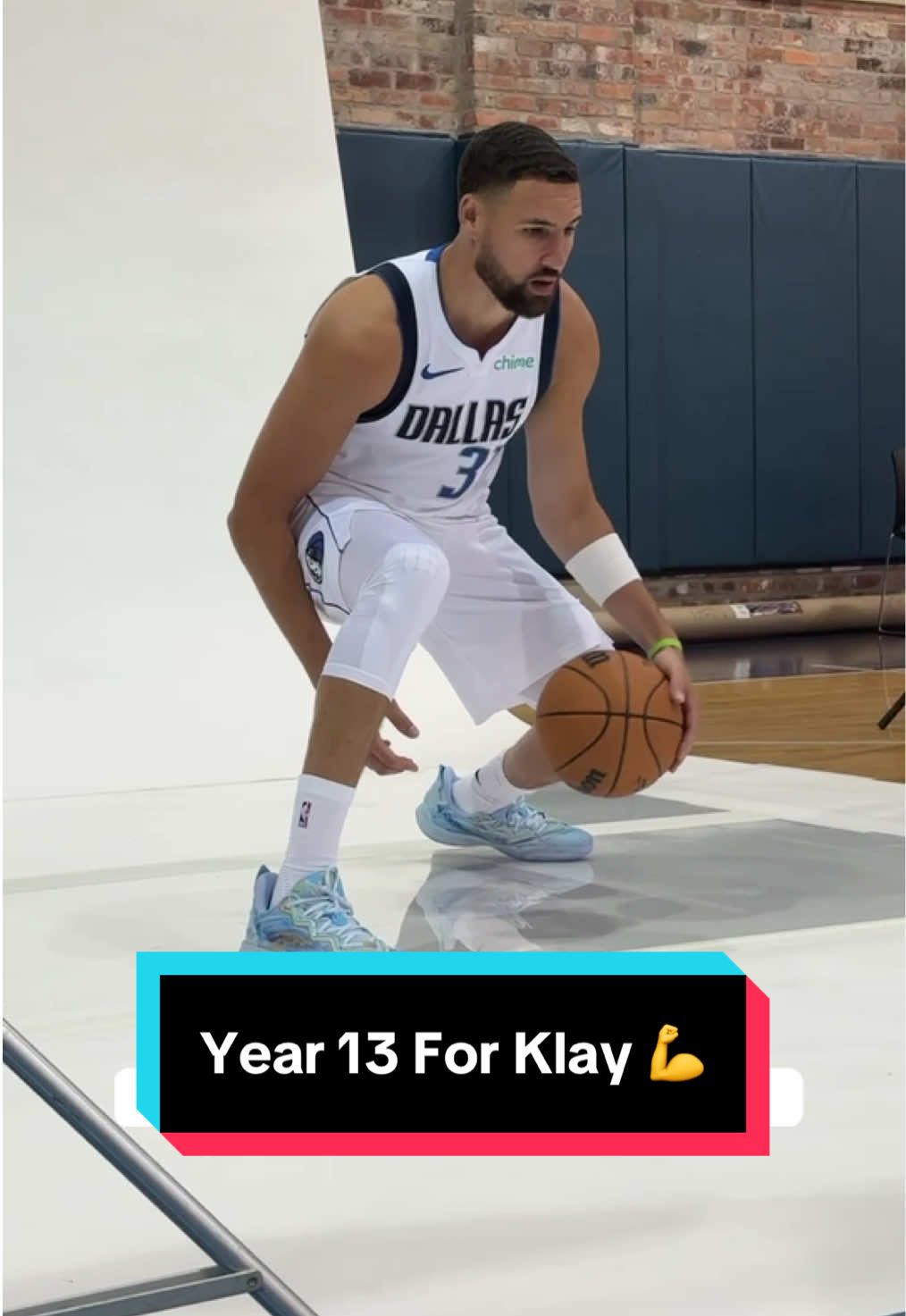 Klay gets low with it 🏀 @Dallas Mavericks #NBA #basketball #KlayThompson #Mavs #DallasMavericks 