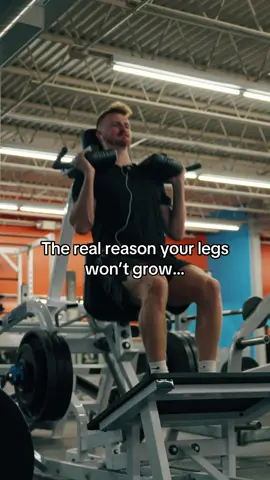 By no means are barbell squats bad and i will still do them in the future…. but if you wanna grow your quads the fastest hack squat is just better #Fitness #foryou #legs 