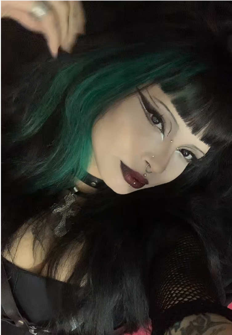 tentei resumir o máximo que deu #fyp #gothmakeuptutorial #romanticgoth #gothmakeup 