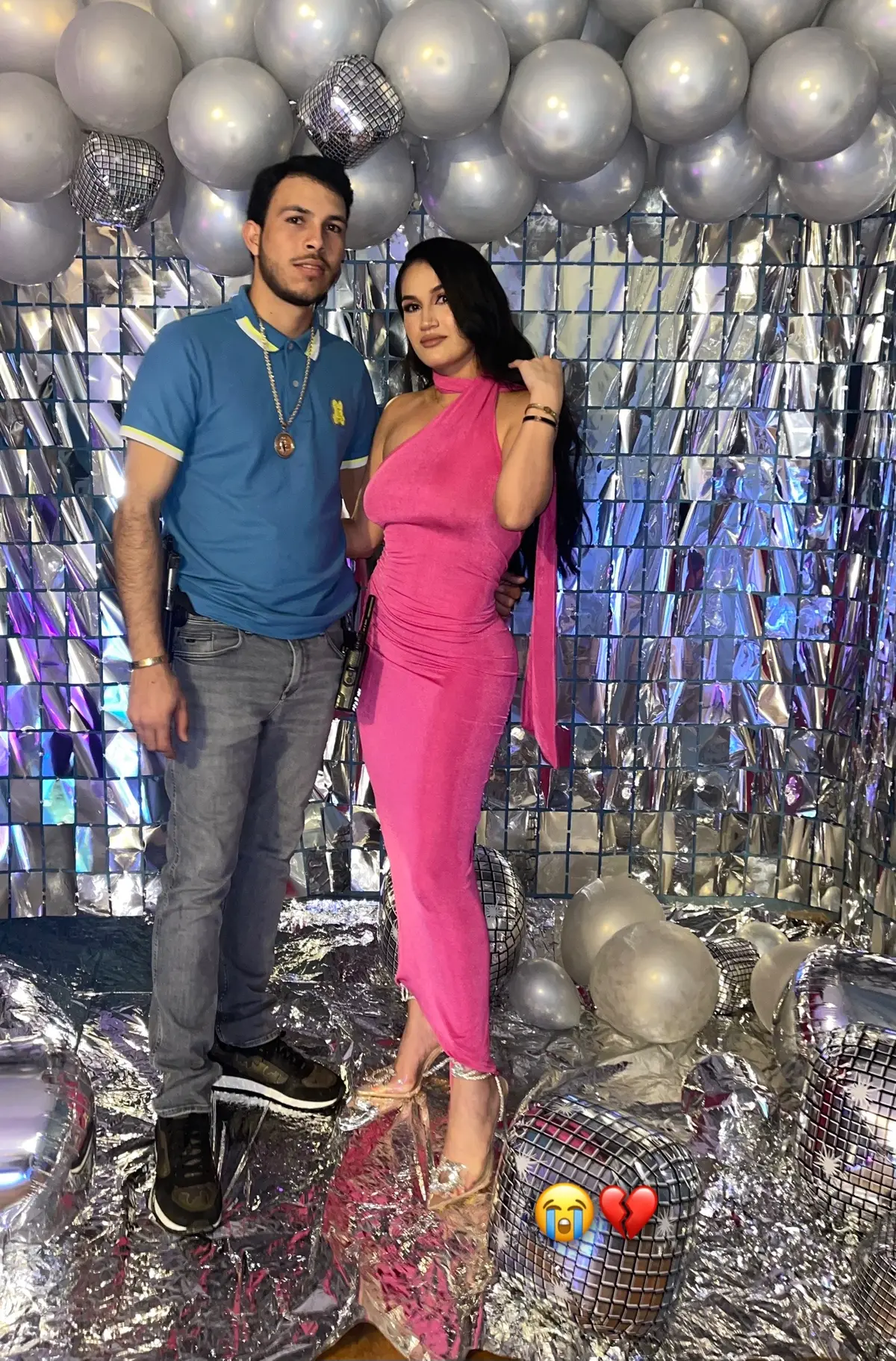 Te amo , gracias por los años de felicidad que me diste , gracias por dejarme un pedacito de ti amor , gracias por siempre hacer todo para tenerme feliz , siempre te recordaré con tu sonrisa y tu buen corazón, Descansa en paz mi trompas largas😭🤍🕊️🪽