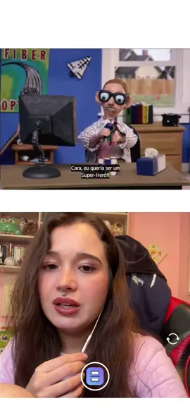 Sempre que o nerd aparece,  💩acontece 