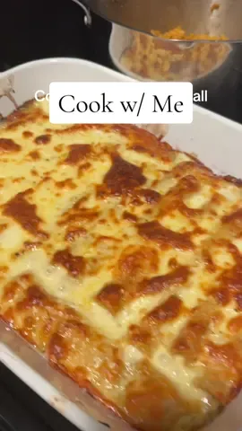 Cook with me in my small nyc kitchen! If i can make this here you can make this anywhere! 👀 Tonights Menu: Chicken Swiss Enchiladas  Ingredients:  (I made two batches) 1 rotisserie chicken 1 (4 oz) can chopped green chilies 2 (7 oz) salsa verde 1 (16 fl oz) Heavy whipping cream 4 cups shredded monterey jack cheese (I like A LOT) Corn Tortillas Salt Peper Oil for frying Directions: -Preheat oven to 350FIn a large bowl, shred the chicken from the whole rotisserie chicken then add in chiles and salsa verde. Mix and set aside.  -Heat oil in a pan over medium-high heat. LIGHTLY fry each tortilla for about 5 seconds and place on a sheet pan with paper towels to drain some oil. (Very import not to over cook the tortillas)  -In a bowl, add the heavy whipping cream and season with salt and pepper -To assemble, dip the tortilla into the heavy whipping cream until fully coated. Fill the tortilla with a pinch of the chicken mixture then roll. Place seam side down into a baking dish. -Once the dish is full, sprinkle cheese on top and add the remainder of the heavy cream mixture over the tortillas. -Bake in the over for 30-35 min and broil for 5 mins to brown the top. #cooking #Recipe #easydinner #cookwithme #enchiladas #nyc 