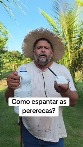 Essa mistura vai repelir as pererecas da sua casa. Use 500ml de água, 2 colher água sanitária e 1 colher de sal. Vem comigo.  #campo #agro #interior #roça 