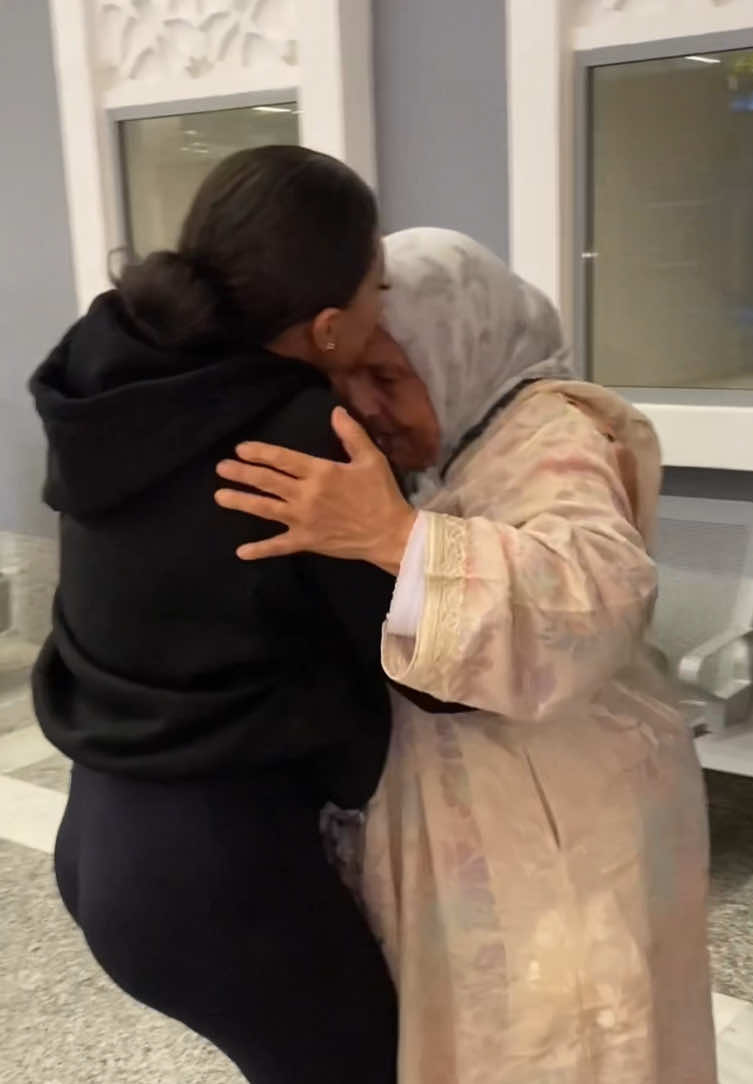 جدتي و امي التانية الله يطول لينا عمرك انتي هي البركة اللي بقات لينا ف هاد الدنيا يا ربي متحرمنيش منك🥹🤲🏼❤️  #viral #fyp #foryouu #foryoupage #جدتي_الغالية_ربي_طول_في_عمرها 