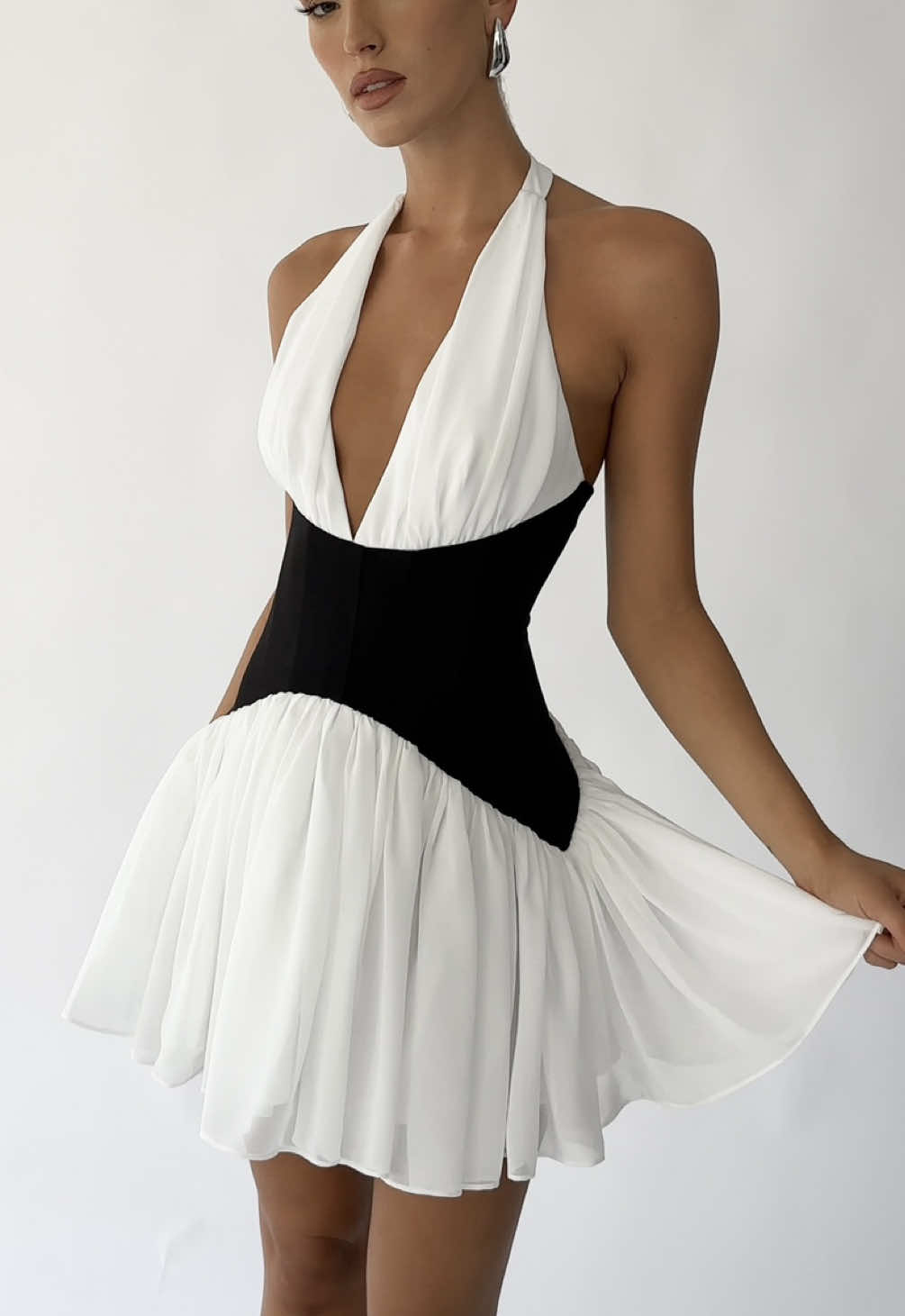 Introducing our ‘Harper Dress’ — a luxe silhouette designed to sculpt and flatter 🕊️